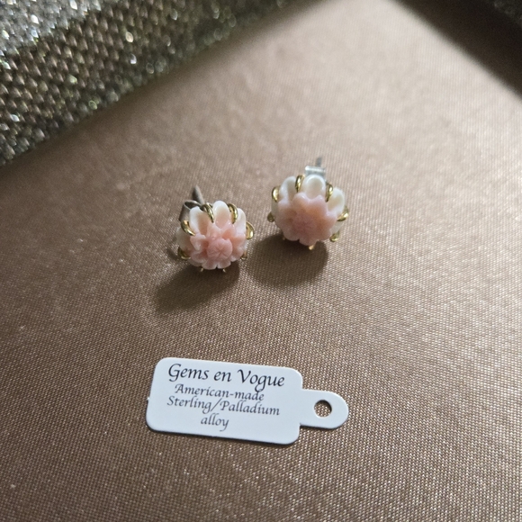 Gems En Vogue Sterling Pink Conch Shell Flower Stud Earrings - Picture 4 of 9